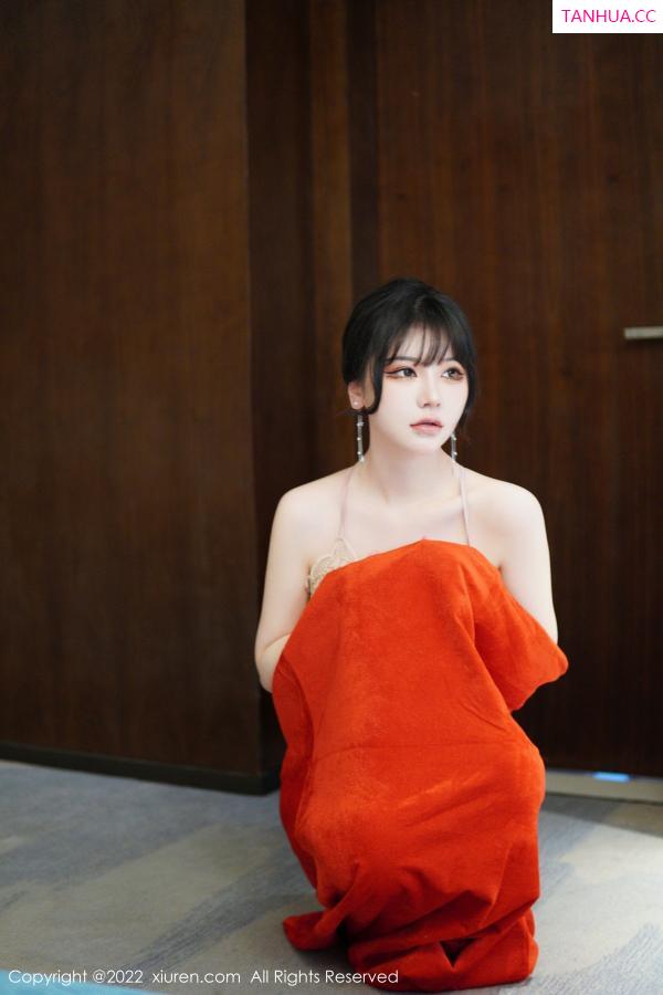   [XiuRen]高清写真图 2022.12.21 No.6022 桃桃子_ 新人美腿第3张图片